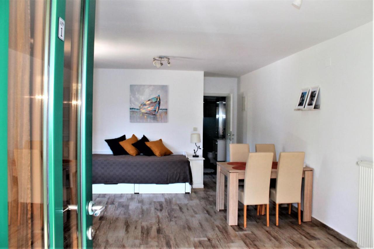 Apartmani Klaudija 발룬 외부 사진