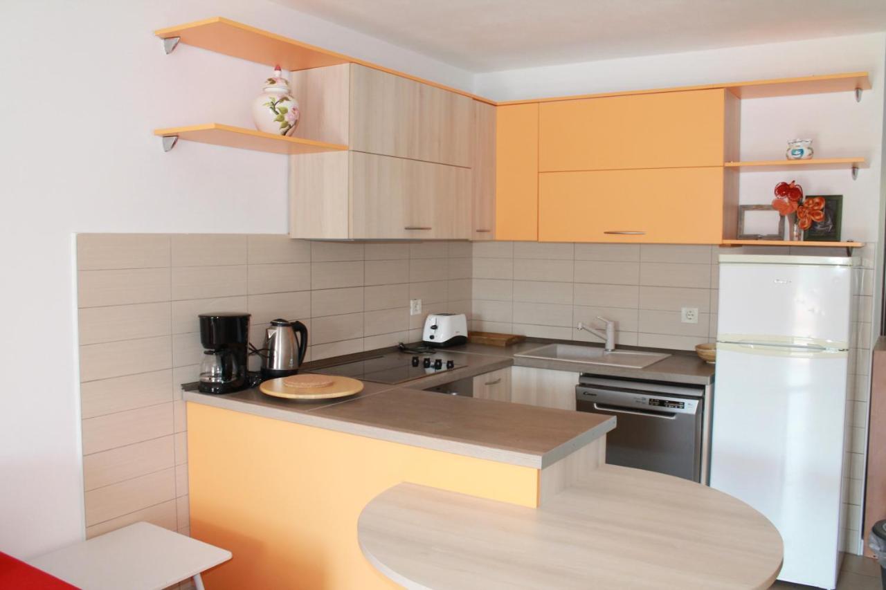 Apartmani Klaudija 발룬 외부 사진