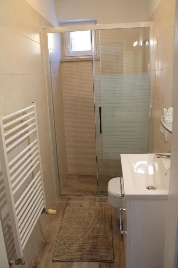 Apartmani Klaudija 발룬 외부 사진